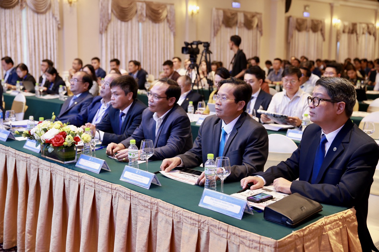 Hơn 200 chuyên gia, giảng viên trao đổi về tầm quan trọng của truyền thông số