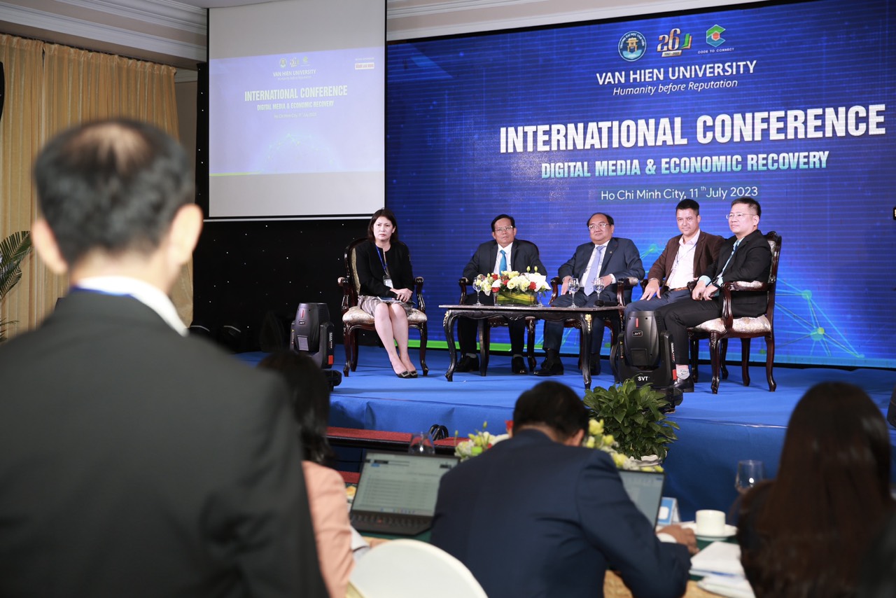 Nhiều vấn đề n&oacute;ng xoay quanh việc chuyển đổi số - Ảnh 1.