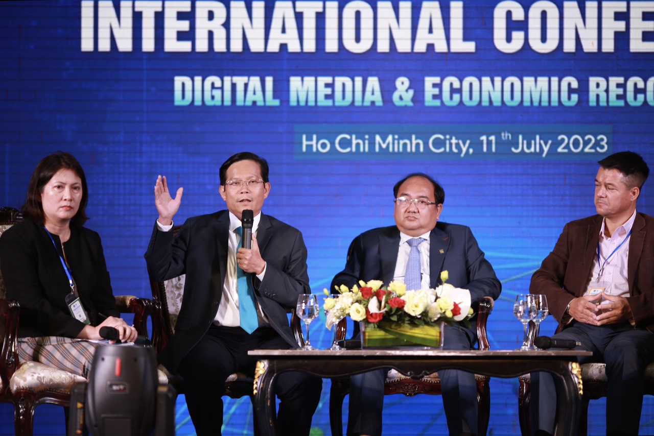 Nhiều vấn đề 