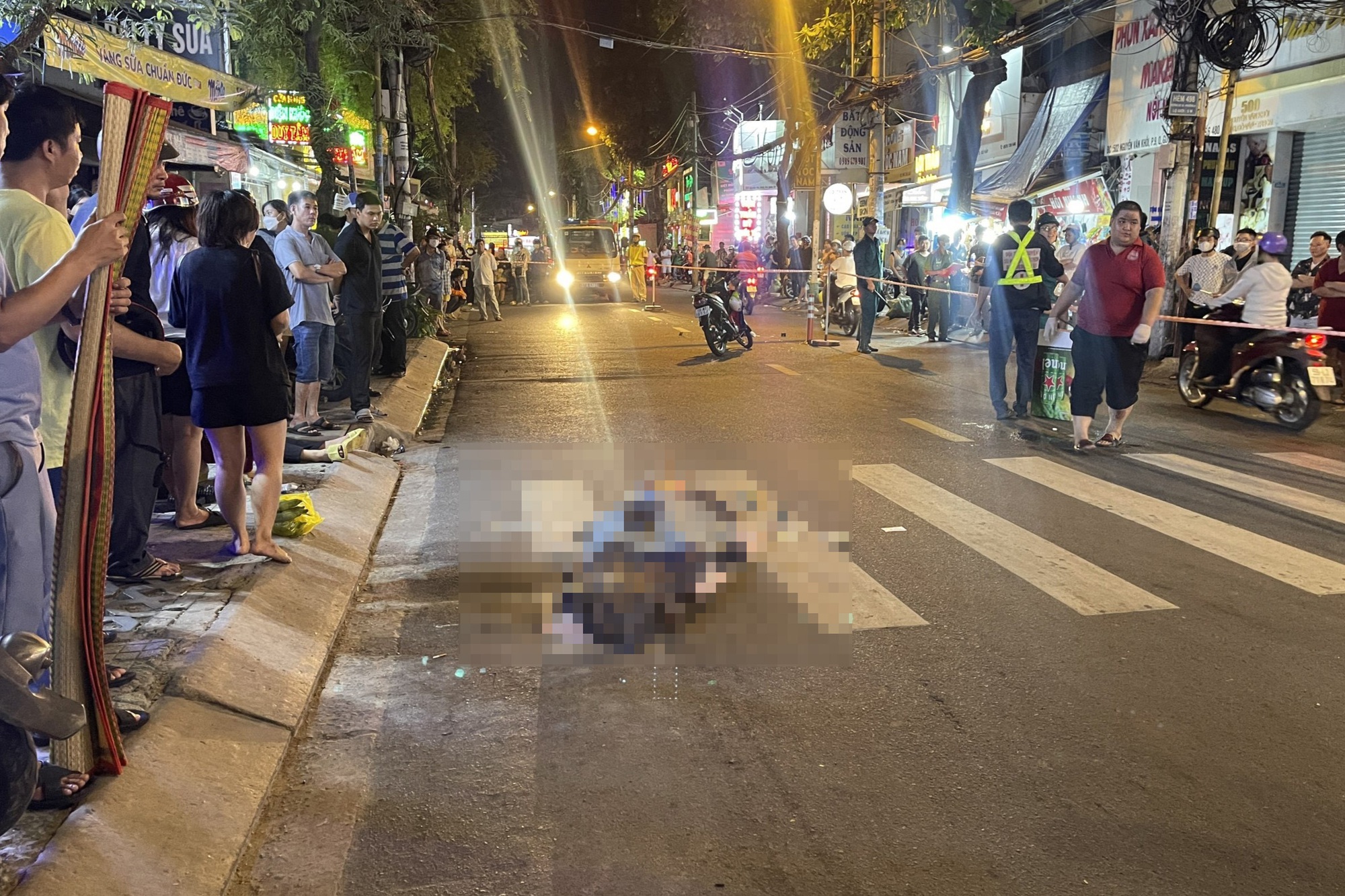 TP HCM: Sau âm thanh trong đêm, người dân chứng kiến cảnh đau lòng