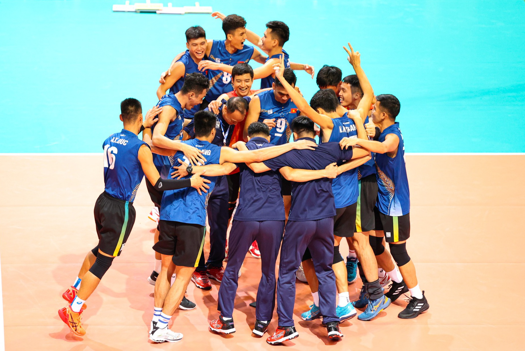 Sốc: Bóng chuyền nam Việt Nam thắng đẹp chủ nhà AVC Challenge Cup 2023