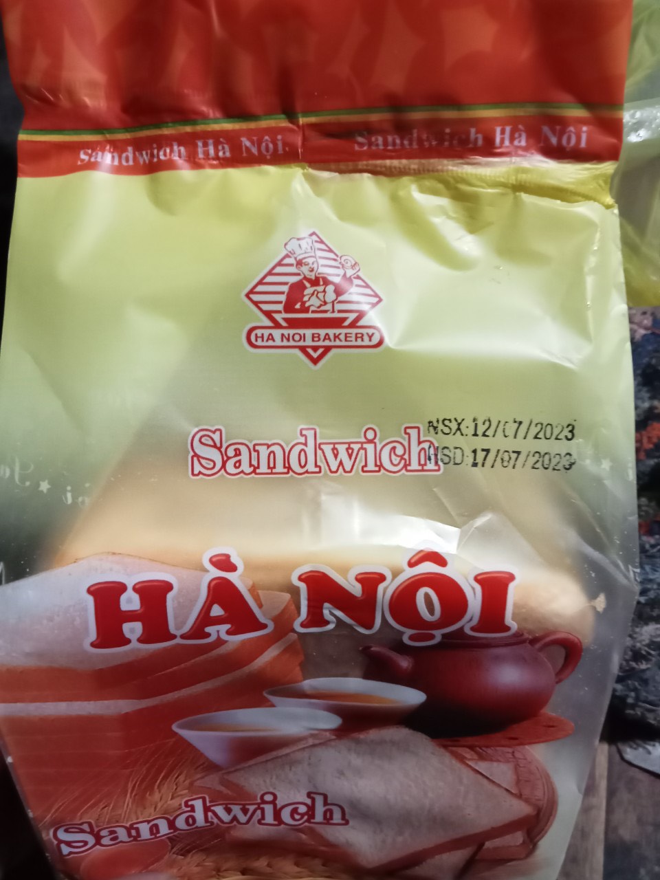 Tiệm bánh lớn nhất tỉnh Đắk Lắk in ngày sản xuất sau... ngày bán! - Ảnh 3.