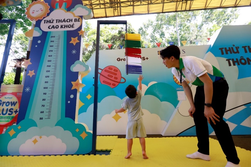 H&agrave;ng ng&agrave;n trẻ em hứng khởi kh&aacute;m ph&aacute; h&egrave; s&ocirc;i động tại Thảo Cầm Vi&ecirc;n - Ảnh 2.