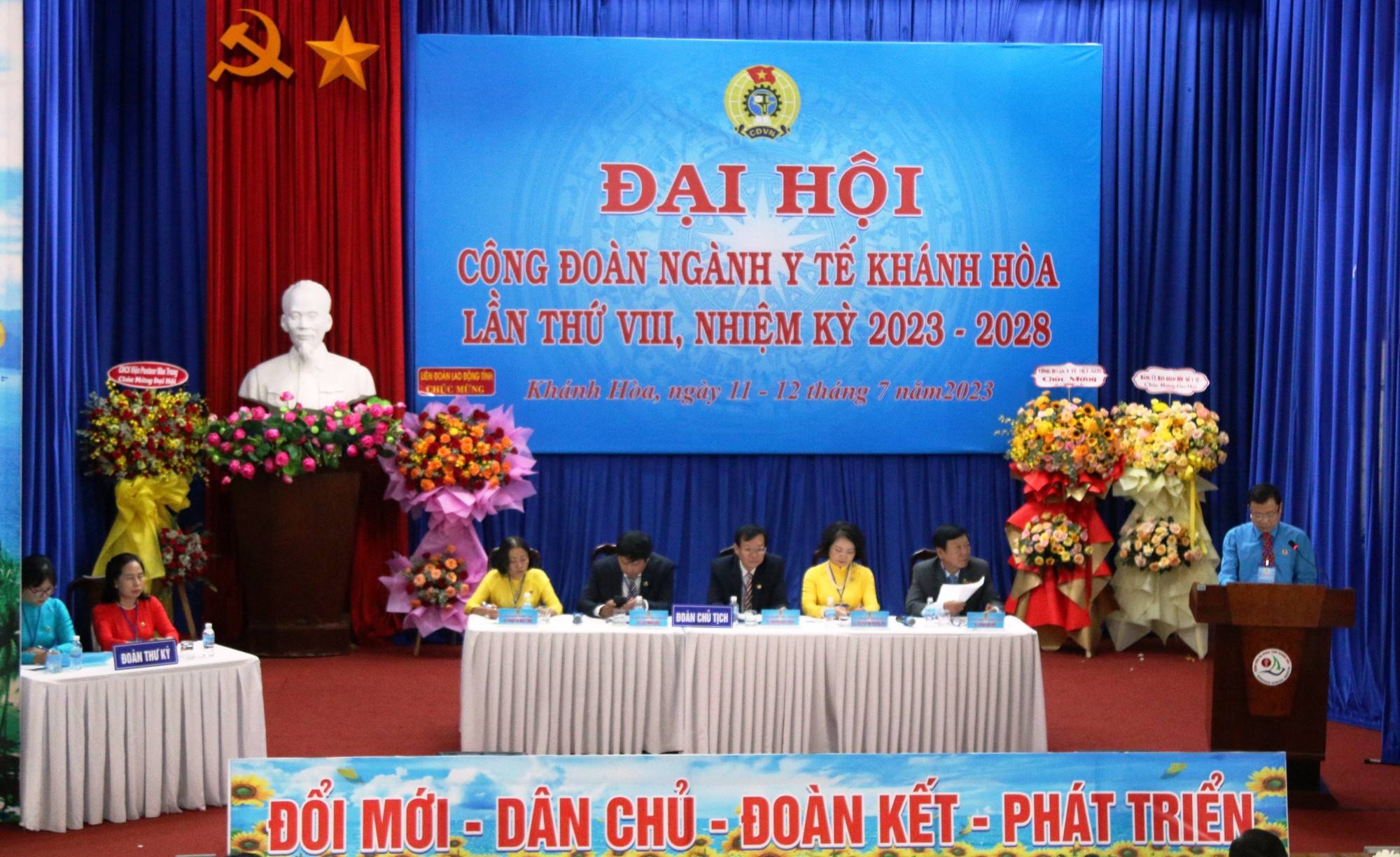 X&acirc;y dựng người lao động ng&agrave;nh y Kh&aacute;nh H&ograve;a vừa hồng vừa chuy&ecirc;n - Ảnh 3.