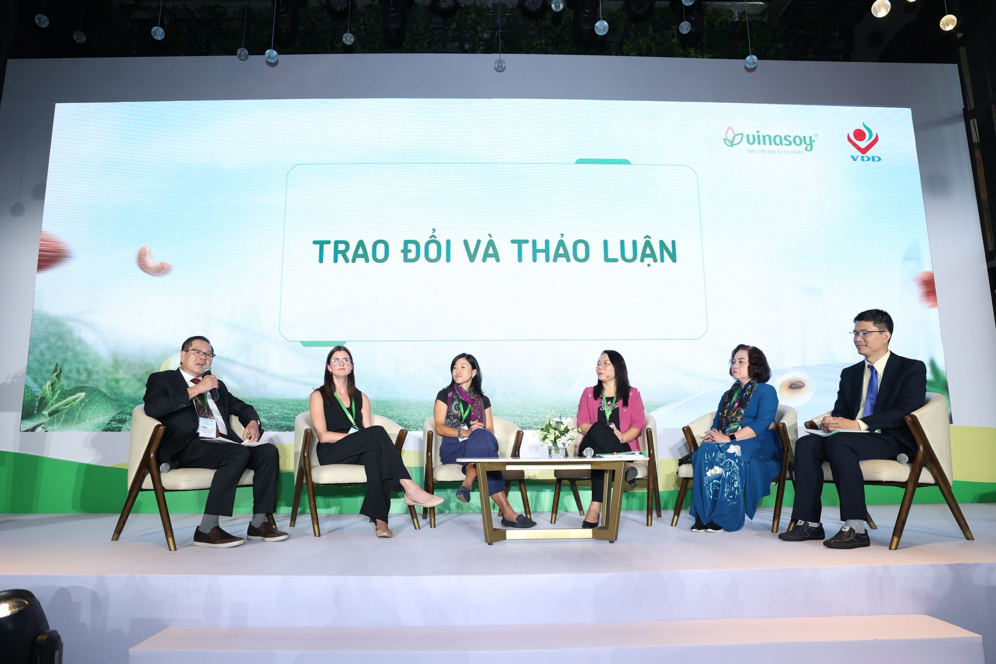 Thực phẩm từ thực vật v&agrave;o nh&agrave; h&agrave;ng, chuỗi c&agrave; ph&ecirc; - Ảnh 1.