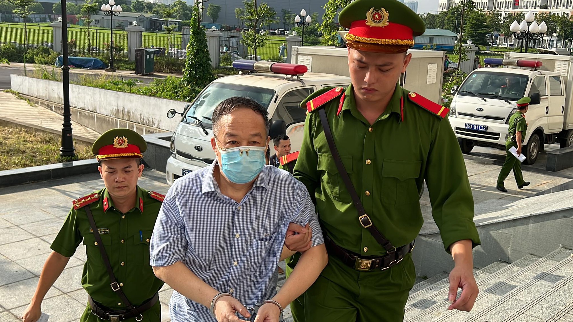 Vụ "Chuyến bay giải cứu": "35,5 năm trong sạch, còn 6 tháng nghỉ hưu thì vấy bẩn"