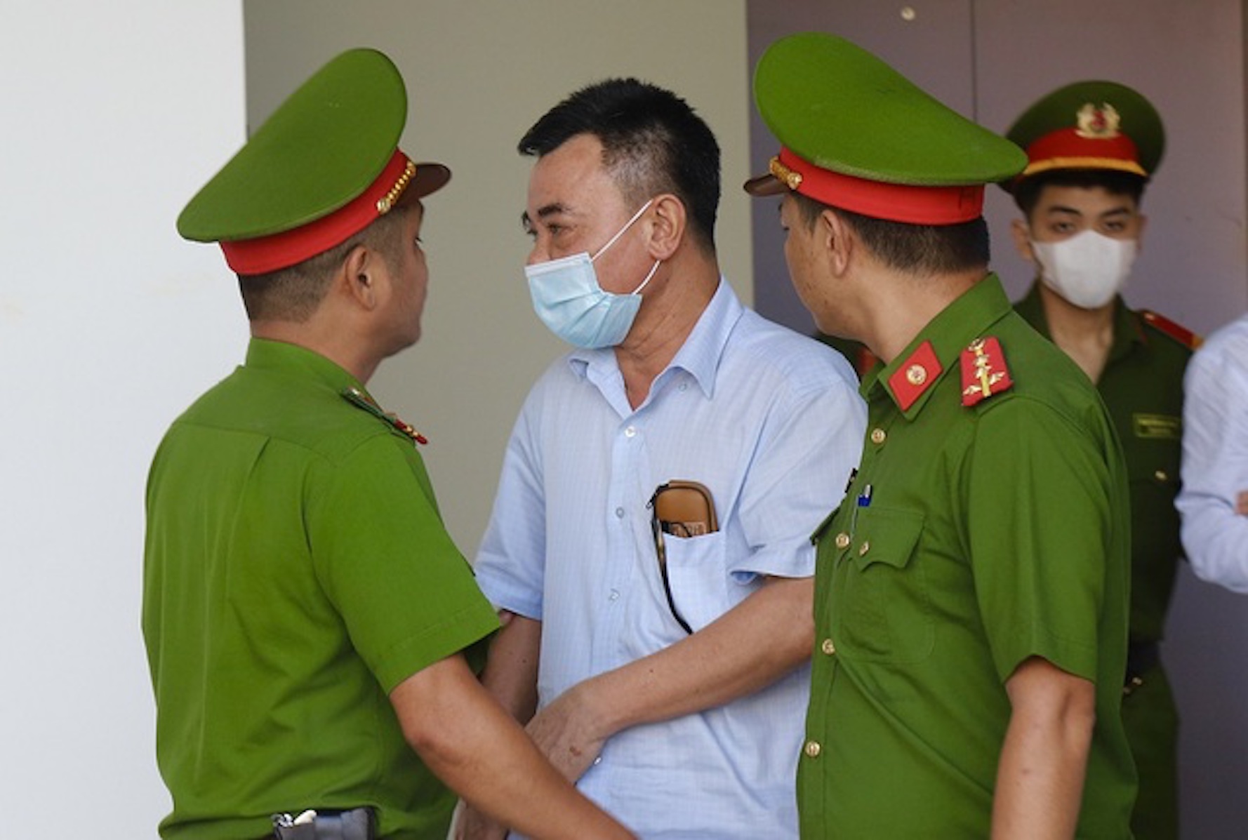 XÉT XỬ VỤ ÁN "CHUYẾN BAY GIẢI CỨU": Kêu oan, ăn năn và khóc