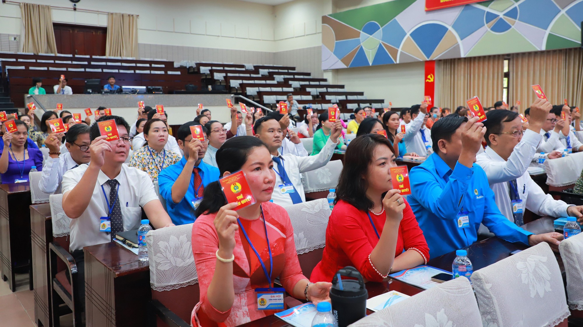 &Ocirc;ng Trần Văn Thanh H&ugrave;ng t&aacute;i đắc cử chức Chủ tịch LĐLĐ quận 4, TP HCM - Ảnh 6.