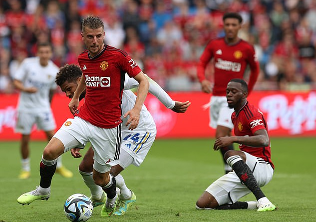 Sao trẻ bùng nổ, Man United thắng nhẹ nhàng giao hữu Leeds United