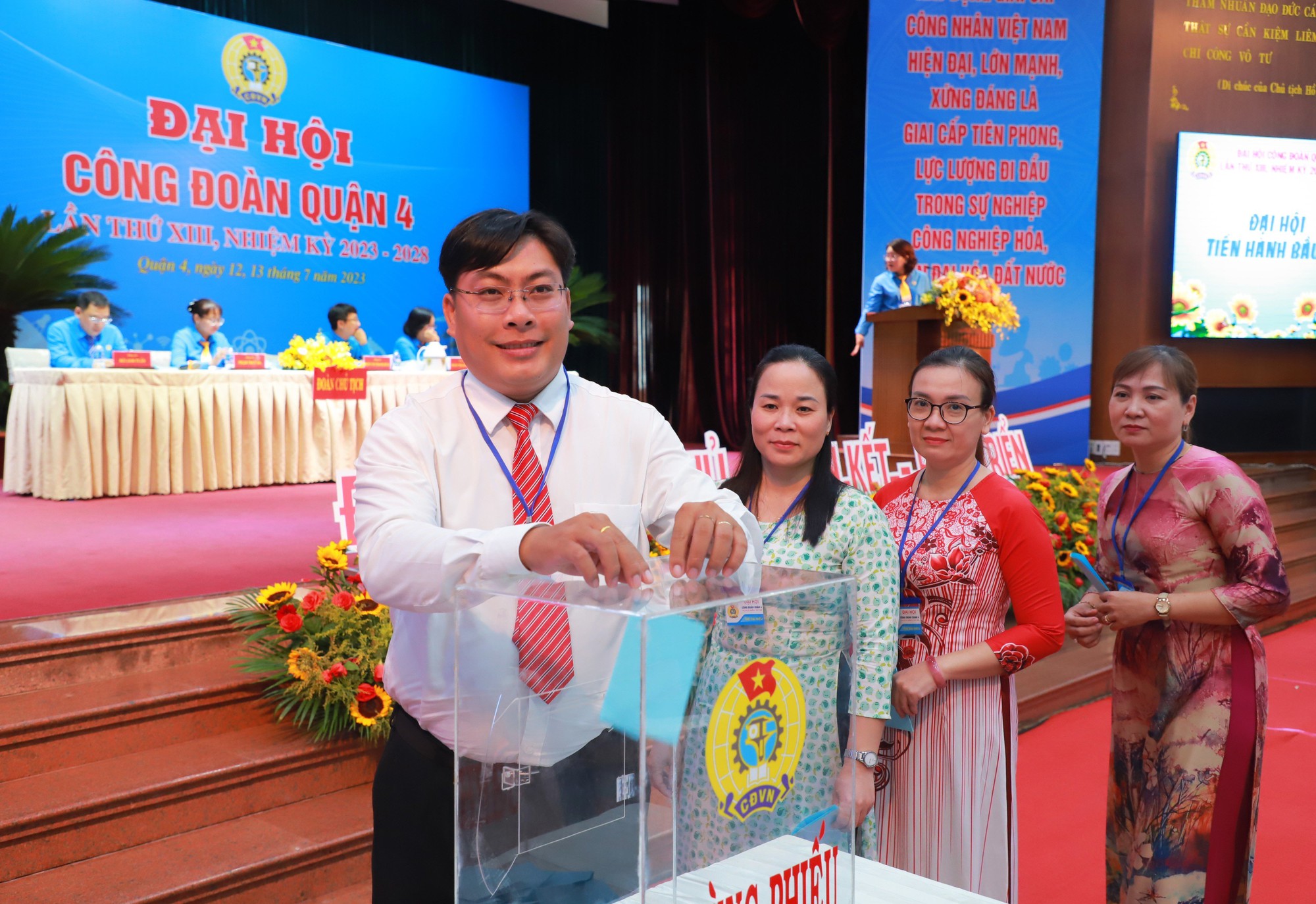 Ông Trần Văn Thanh Hùng tái đắc cử Chủ tịch LĐLĐ quận 4, TP HCM