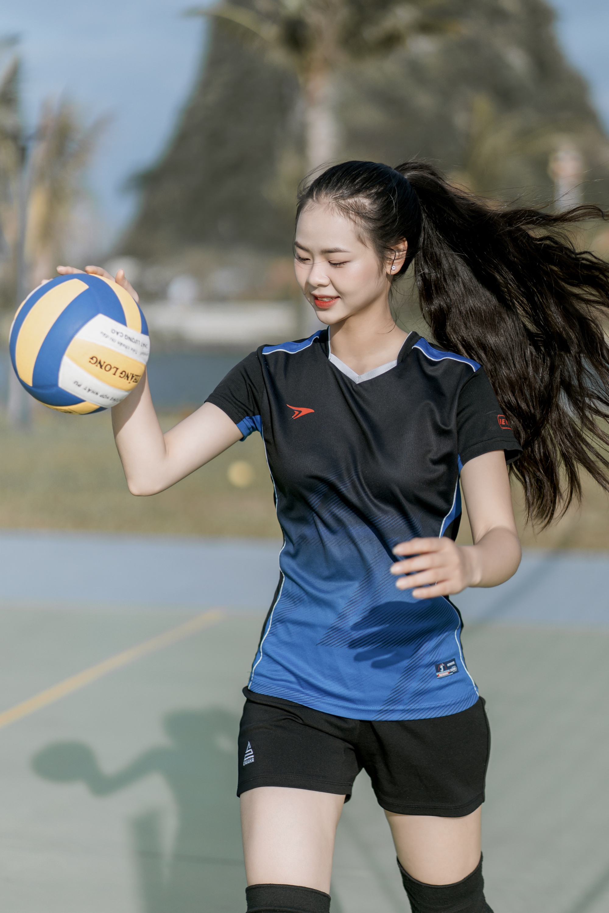 Hoa kh&ocirc;i b&oacute;ng chuyền, kiện tướng Taekwondo v&agrave;o chung kết Miss World Việt Nam - Ảnh 1.