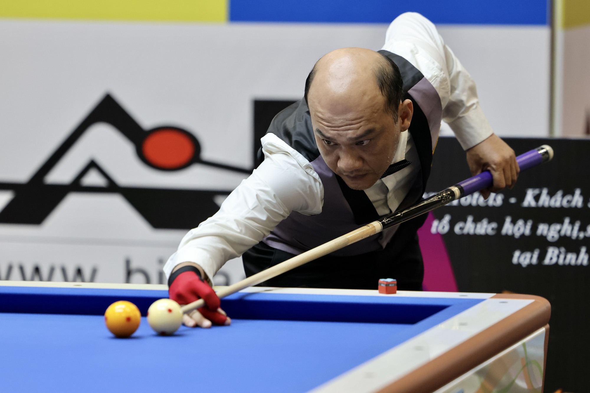 Giải Billiard carom 3 băng quốc tế Bình Dương: Mã Xuân Cường nhẹ nhàng vào vòng 32