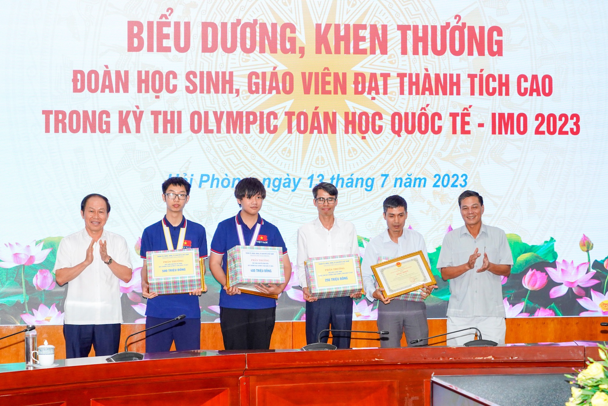Thưởng 500 triệu đồng cho nam sinh giành HCV Olympic Toán quốc tế