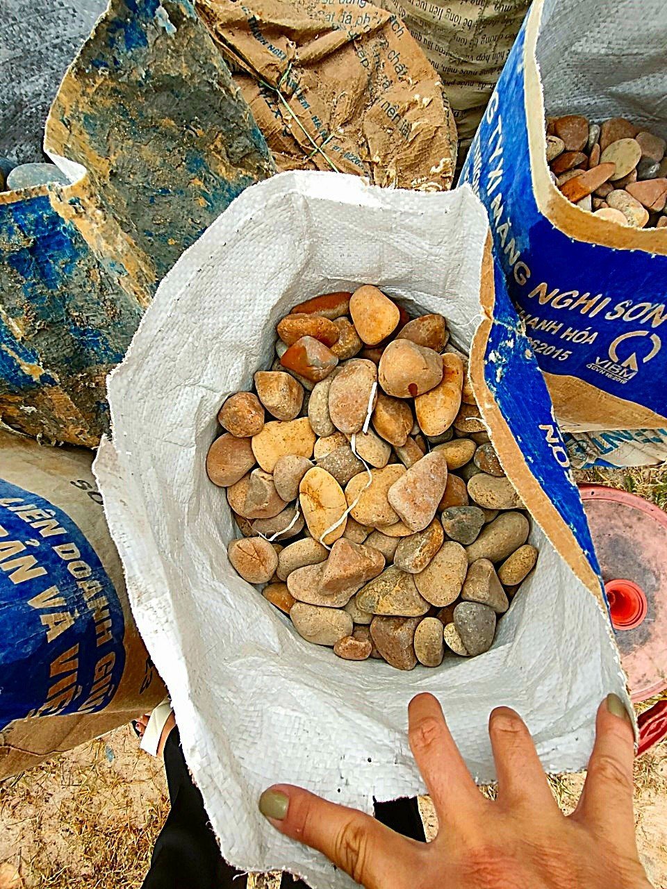 L&agrave;m r&otilde; nghi vấn 600 bao đ&aacute; 7 m&agrave;u bị trộm - Ảnh 2.