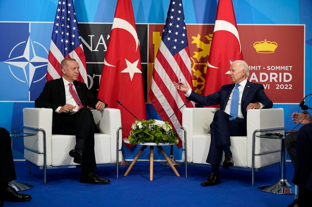 Nhà báo Mỹ: Tổng thống Biden ra giá "khủng" cho Thổ Nhĩ Kỳ