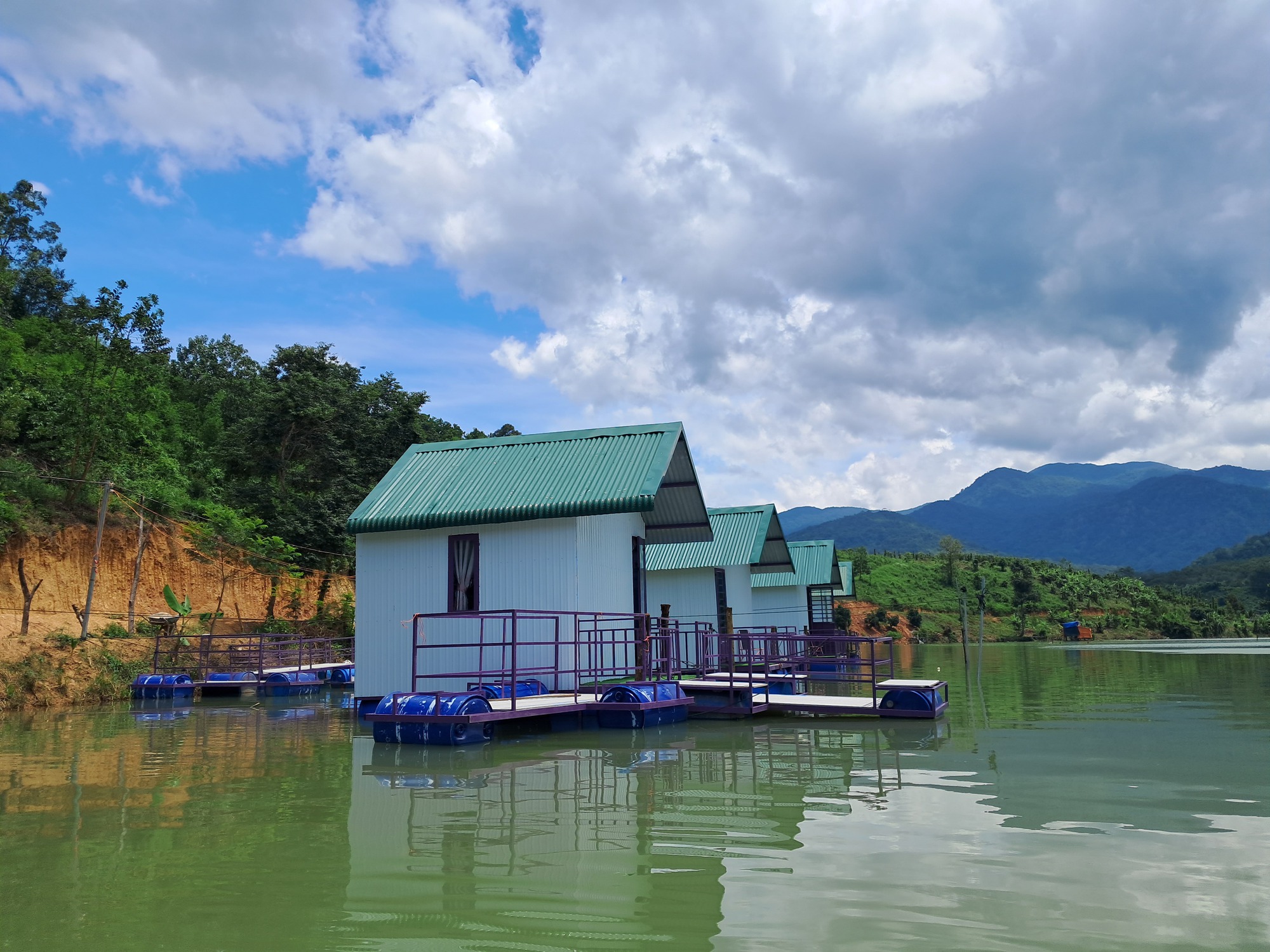 Khu du lịch sinh thái xây dựng “chui”, lấn chiếm đất, hành lang bảo vệ hồ thủy điện - Ảnh 3.
