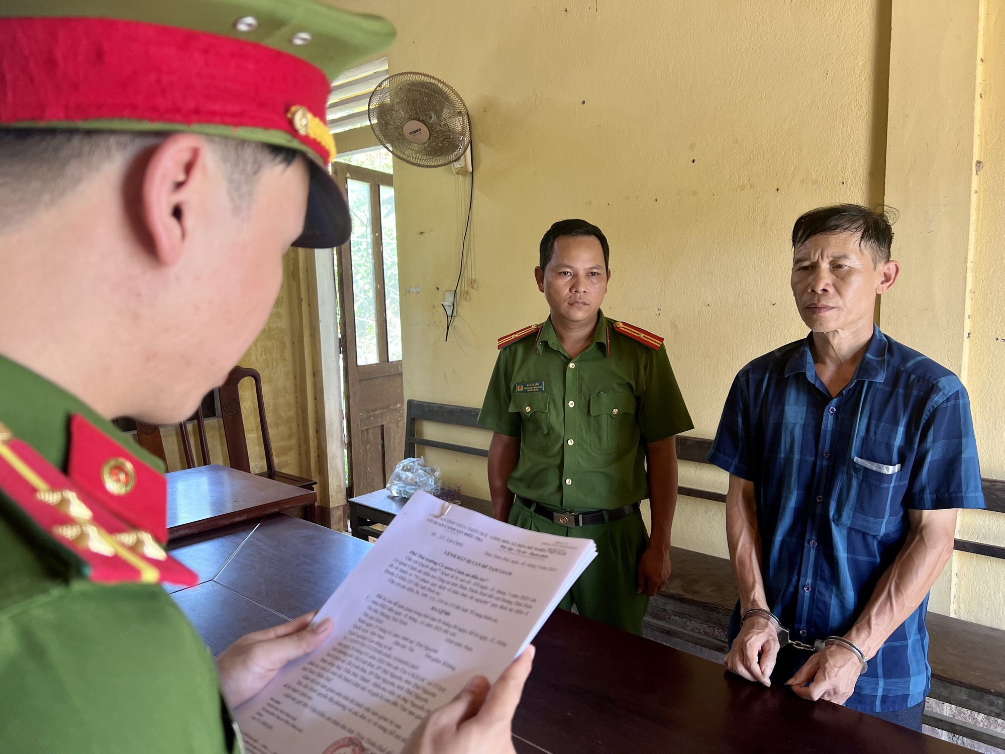 Bị bắt v&igrave; hợp t&aacute;c khai th&aacute;c v&agrave;ng tr&aacute;i ph&eacute;p - Ảnh 1.