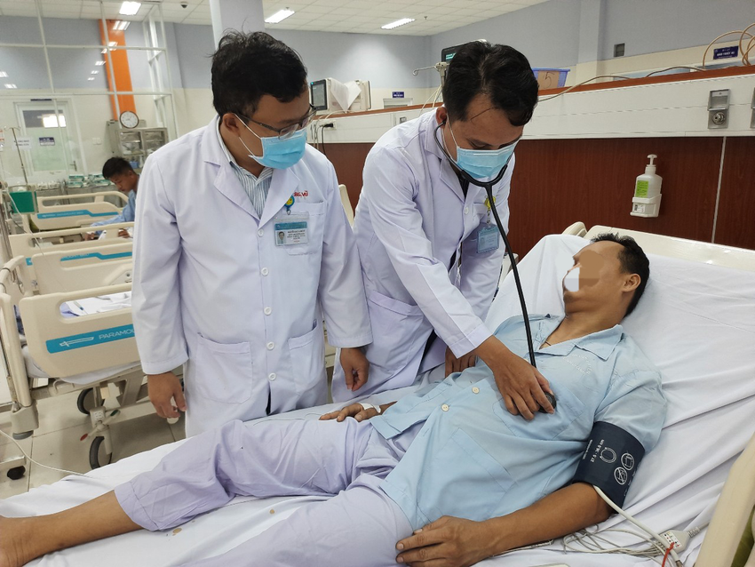Bỏ qua thủ tục, bệnh viện tuyến huyện cứu kịp một bảo vệ