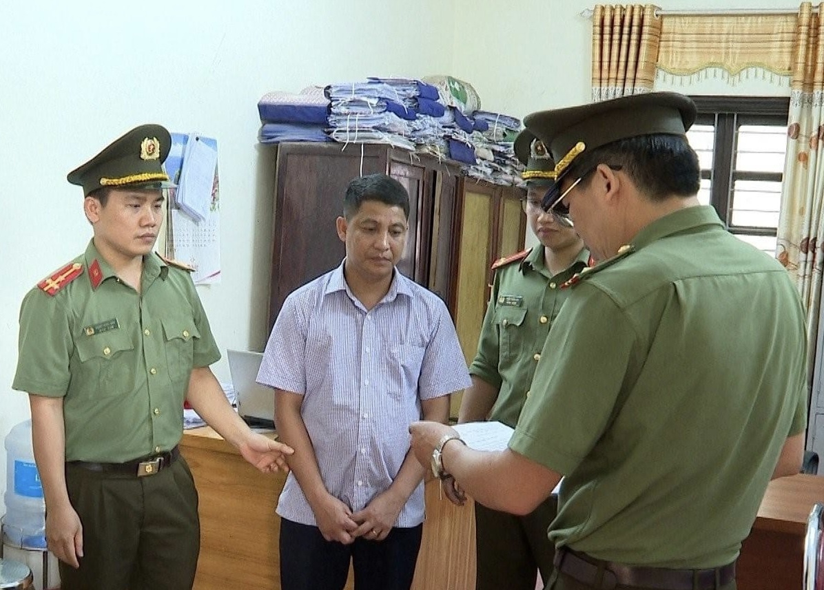 Bắt nguyên phó giám đốc Sở Kế hoạch và Đầu tư tỉnh Phú Thọ - Ảnh 4.