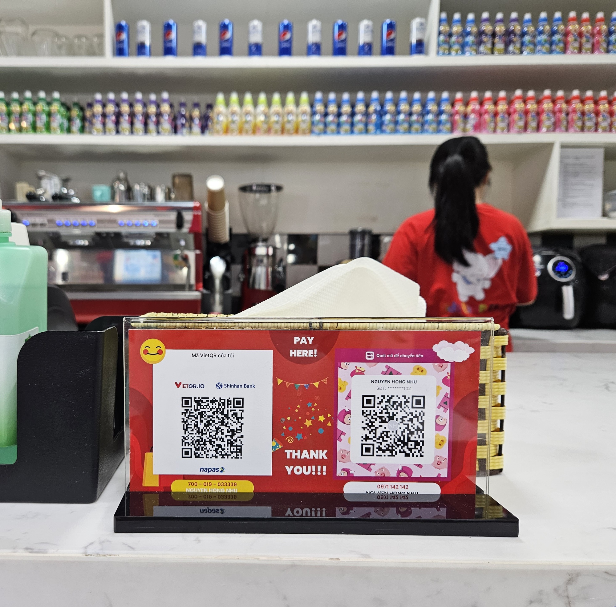 N&oacute;ng bỏng &ldquo;cuộc chiến&rdquo; m&atilde; QR tr&ecirc;n b&agrave;n thanh to&aacute;n- Ảnh 1.