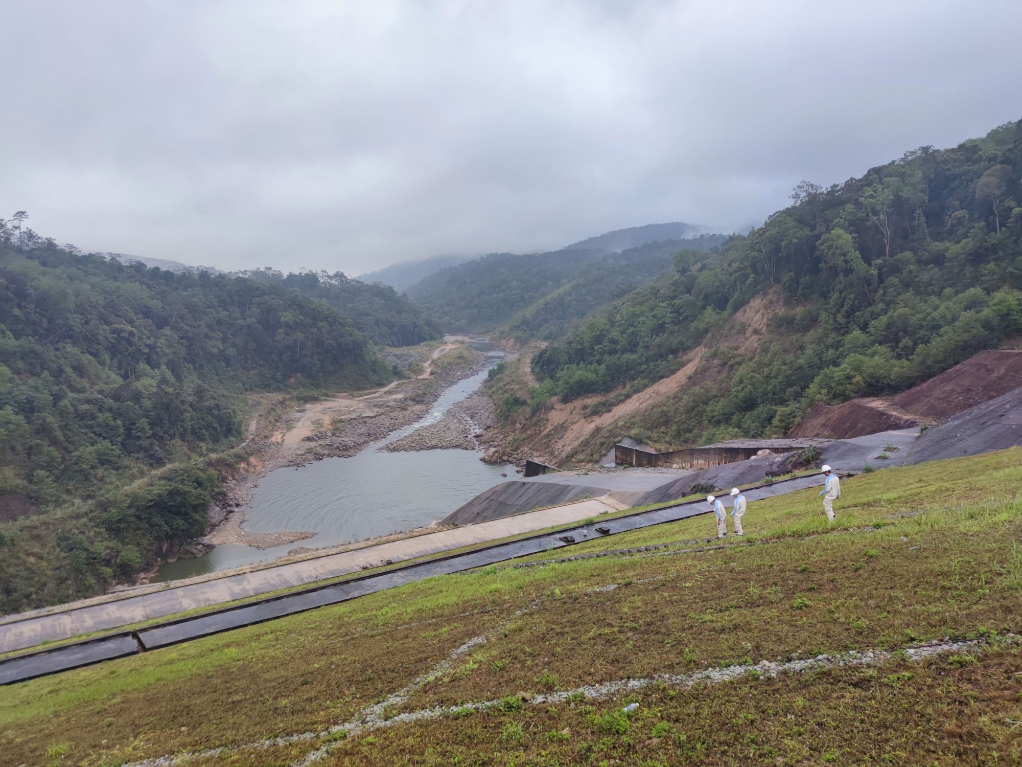 Sống giữa t&acirc;m động đất - Ảnh 3.
