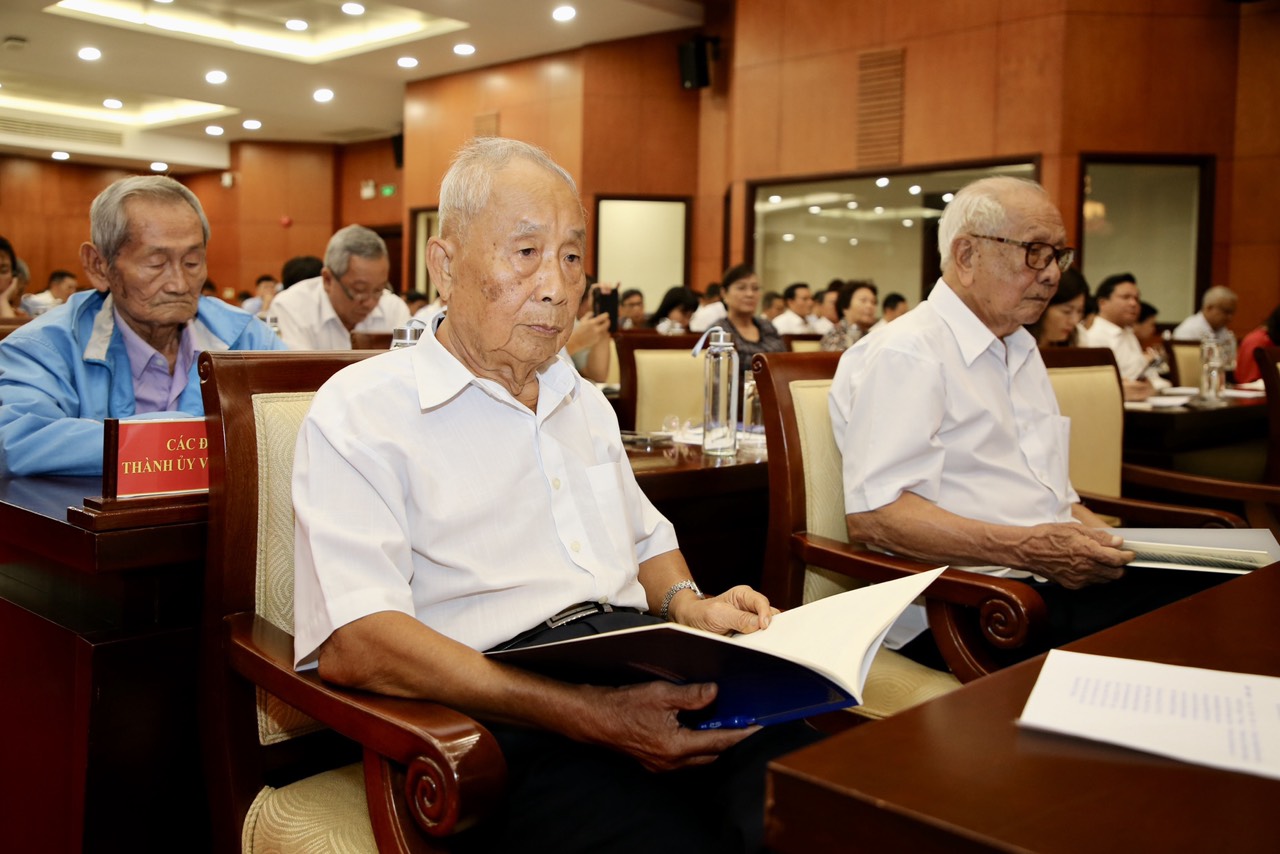 Nguy&ecirc;n l&atilde;nh đạo Trung ương, TP HCM dự hội nghị triển khai Nghị quyết 98 - Ảnh 6.