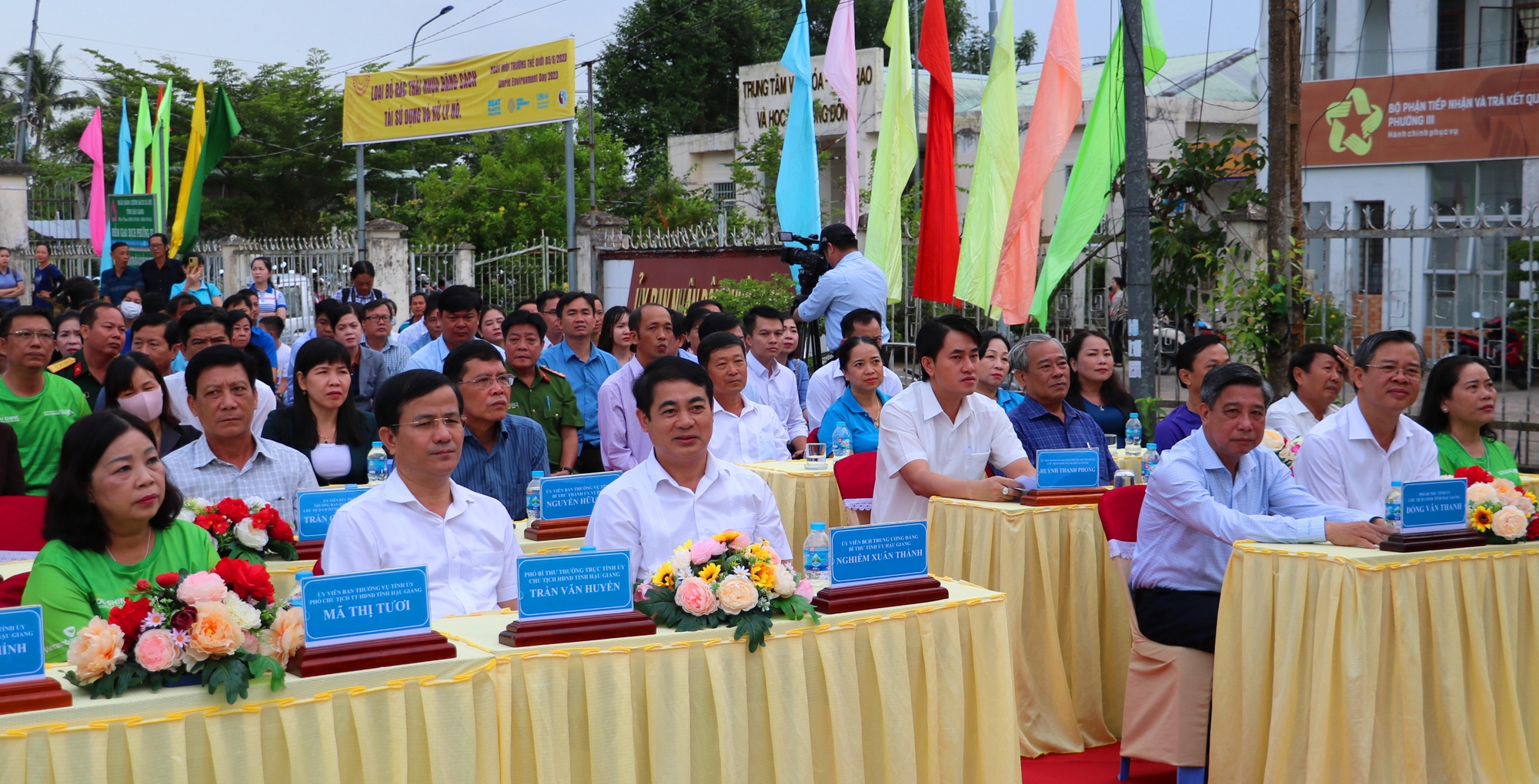 L&atilde;nh đạo tỉnh Hậu Giang tham gia trồng c&acirc;y xanh để bảo vệ m&ocirc;i trường - Ảnh 1.
