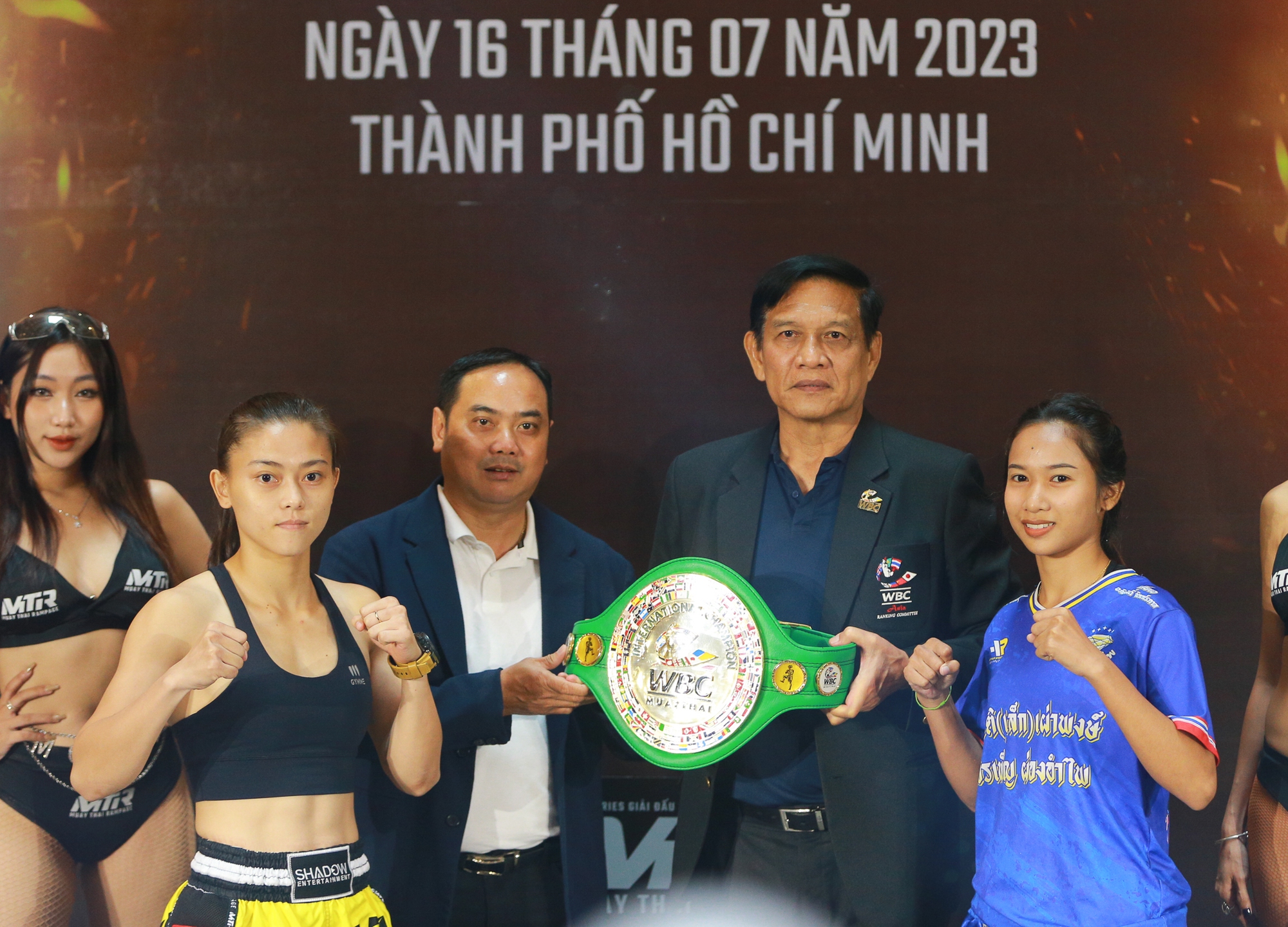 Huyền thoại Muay Thái Lan xuất hiện trước trận tranh đai WBC của nhà vô địch SEA Games