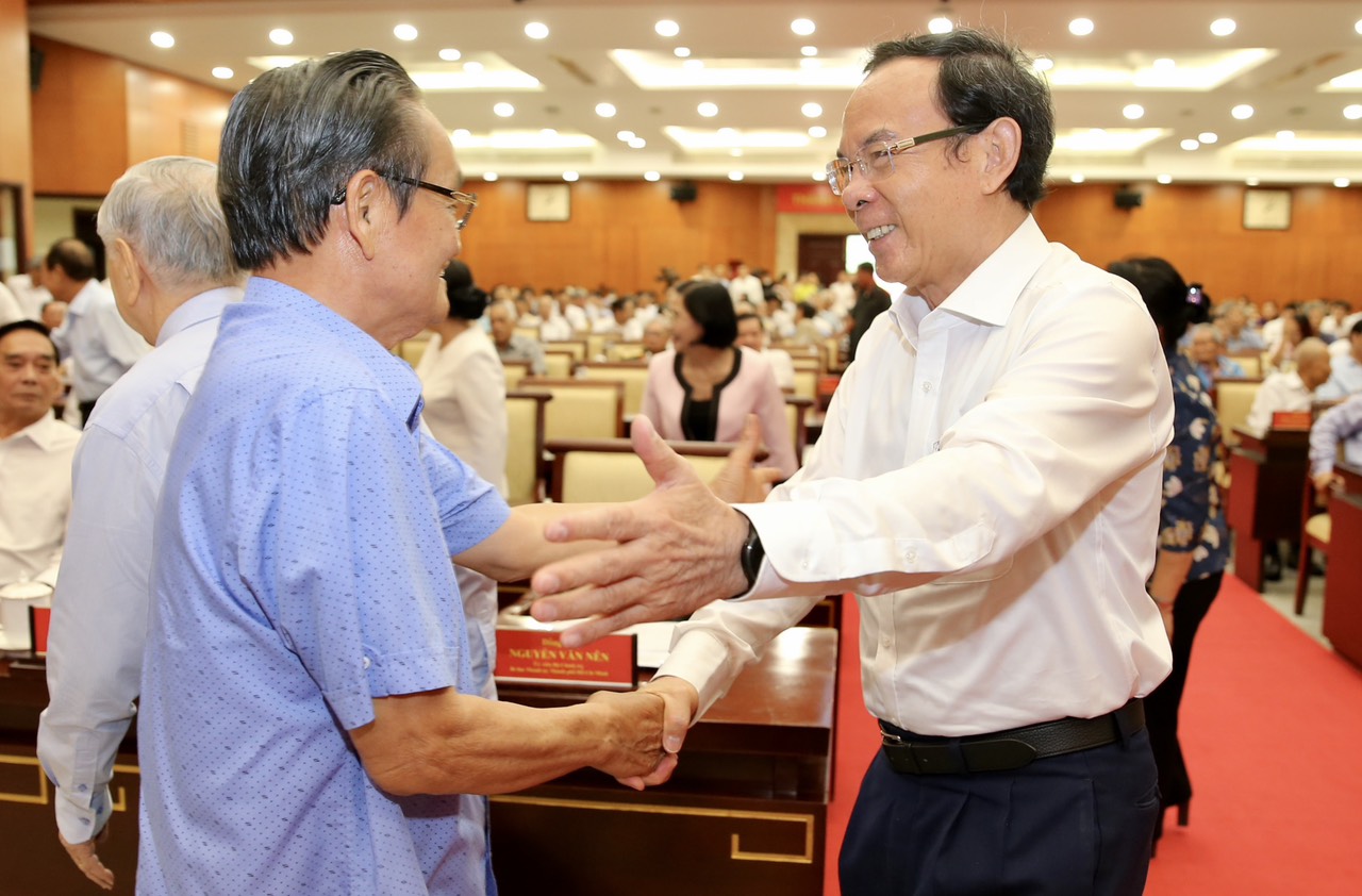 Nguy&ecirc;n l&atilde;nh đạo Trung ương, TP HCM dự hội nghị triển khai Nghị quyết 98 - Ảnh 1.