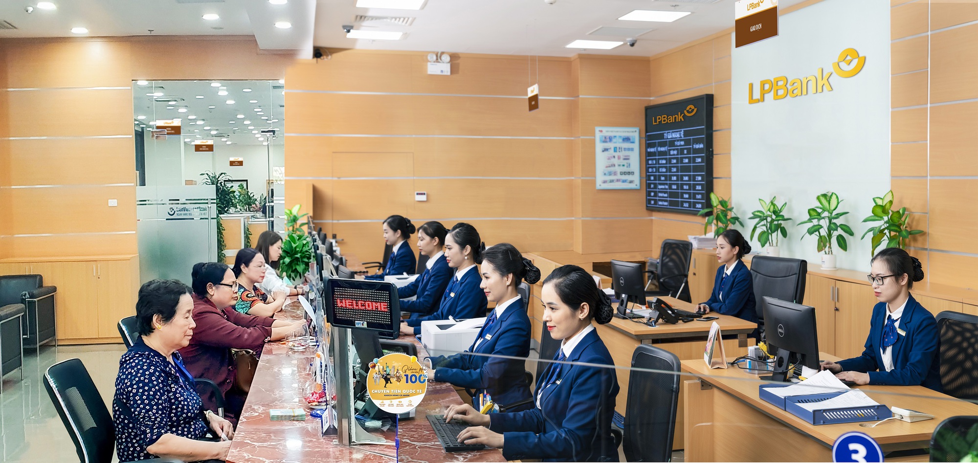 Dự báo “nóng”: Căng đầu tìm nguyên nhân tăng - giảm cổ phiếu “vua” ngân hàng - Ảnh 1.