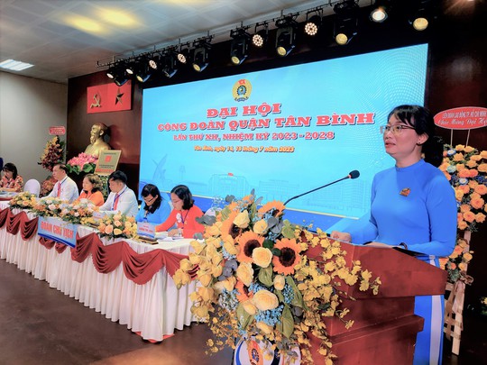 &Ocirc;ng Đinh Trần Thanh T&acirc;m t&aacute;i đắc cử Chủ tịch LĐLĐ quận T&acirc;n B&igrave;nh, TP HCM - Ảnh 4.