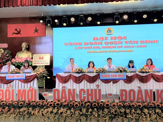 &Ocirc;ng Đinh Trần Thanh T&acirc;m t&aacute;i đắc cử Chủ tịch LĐLĐ quận T&acirc;n B&igrave;nh, TP HCM - Ảnh 2.