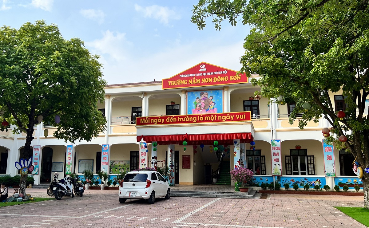 Đình chỉ cô giáo kéo lê, tát trẻ mầm non - Ảnh 1.