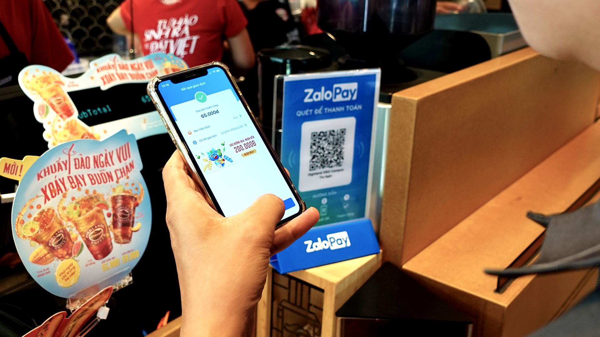 Nóng bỏng “cuộc chiến” mã QR trên bàn thanh toán