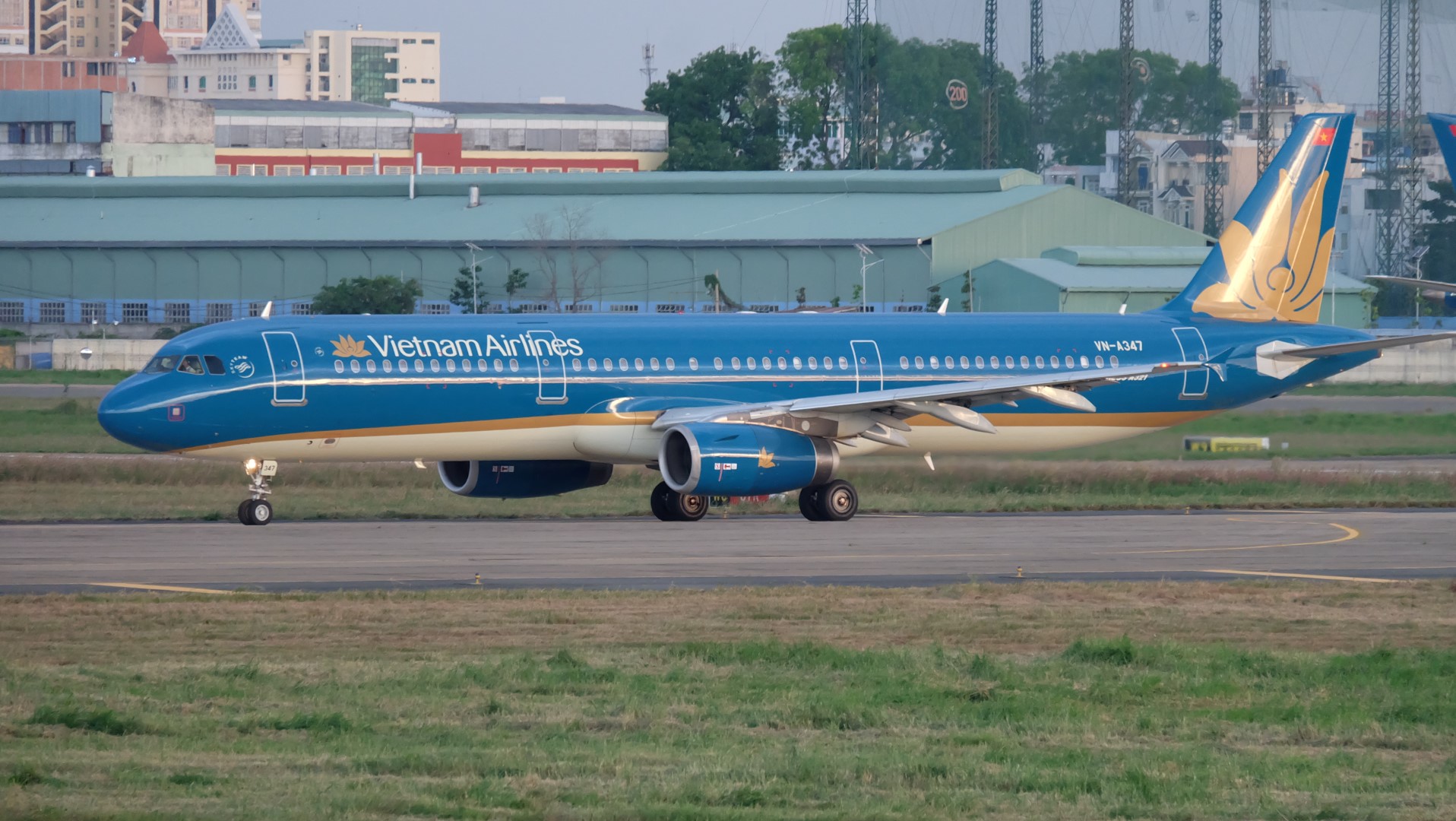 Máy bay Vietnam Airlines hạ cánh khẩn cấp tại Dubai