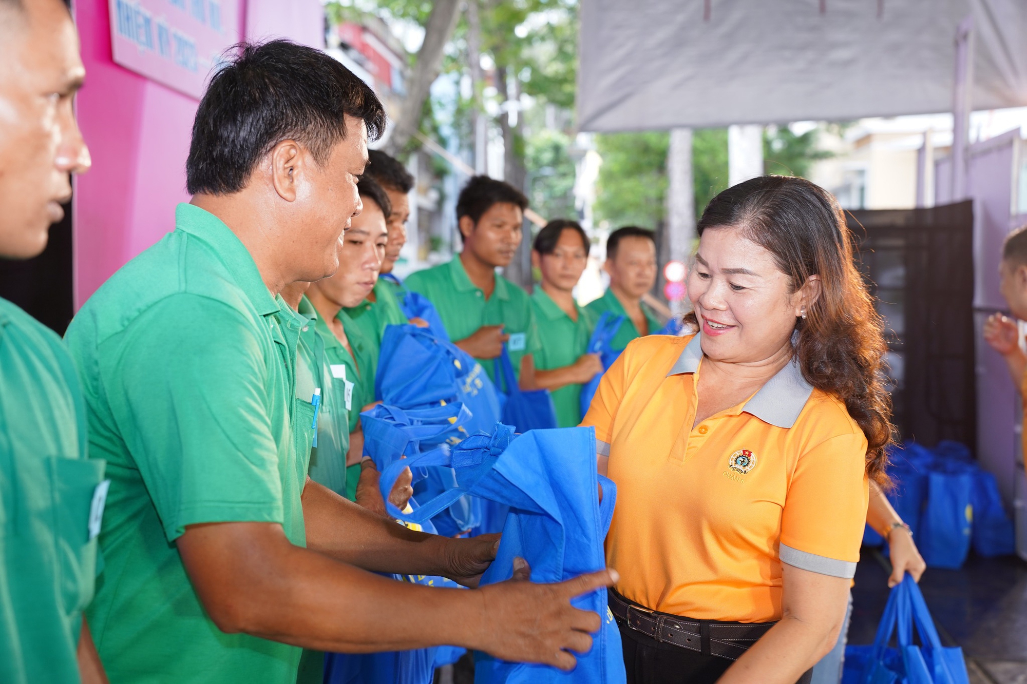 Vượt qua khó khăn, thách thức