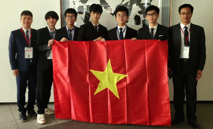 Việt Nam giành 2 huy chương vàng Olympic Vật lý quốc tế