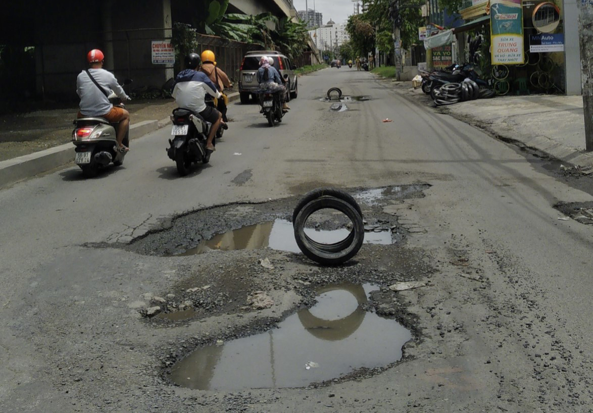 Đường xuống cấp