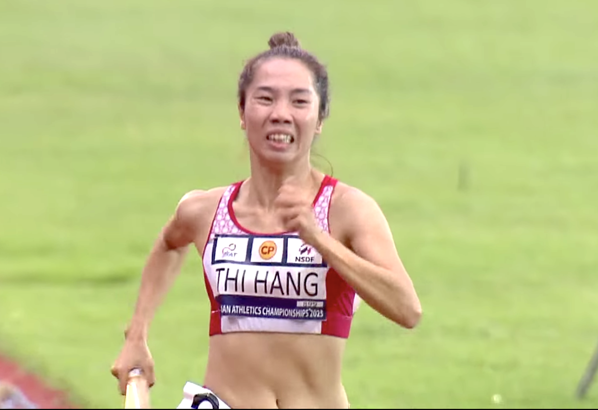 Nguyễn Thị Huyền v&agrave; &ecirc;kip tiếp sức 4x400m l&ecirc;n ng&ocirc;i v&ocirc; địch điền kinh ch&acirc;u &Aacute; - Ảnh 3.
