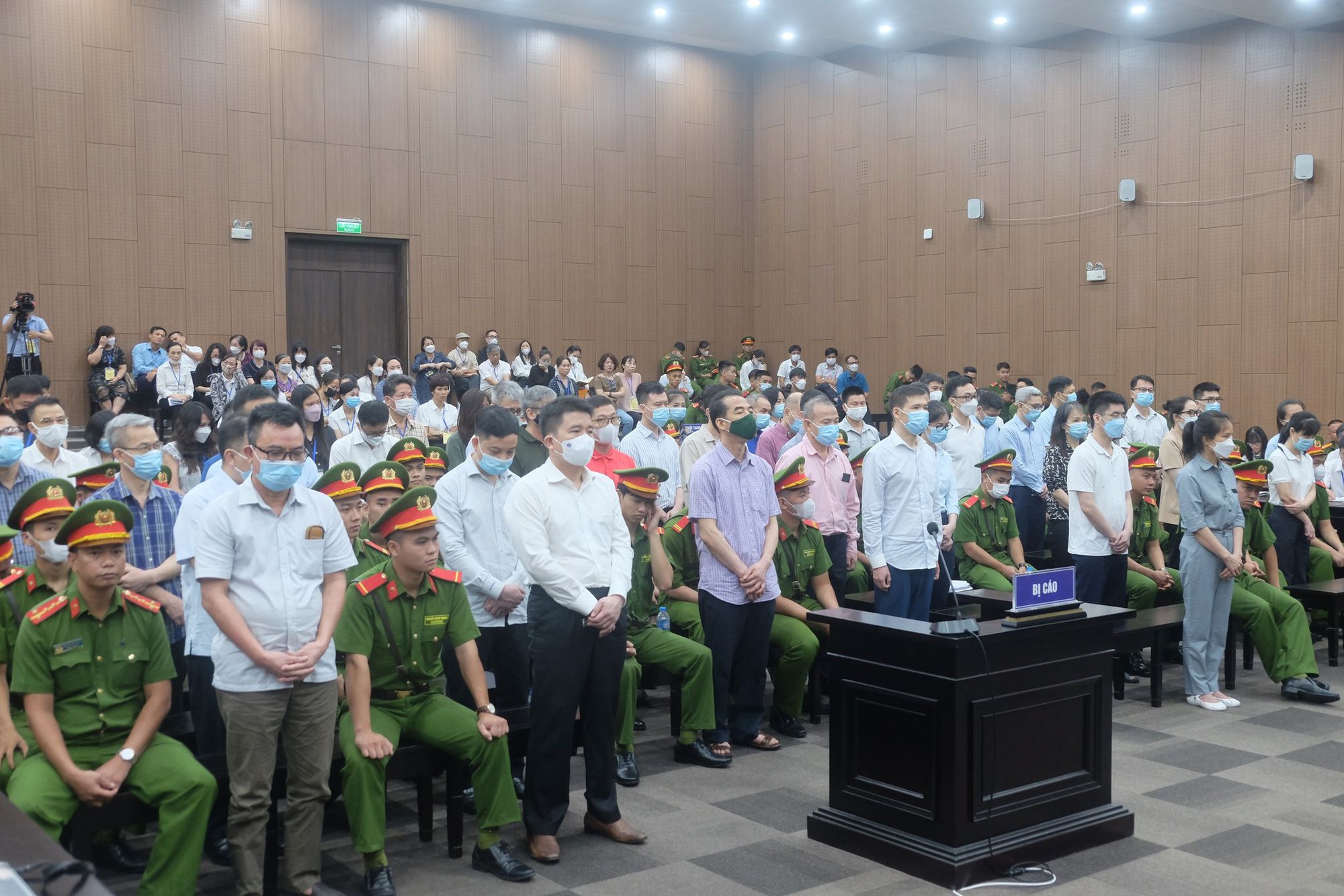 Tạm dừng tòa vụ "Chuyến bay giải cứu" để bị cáo "cập nhật" tiền khắc phục hậu quả