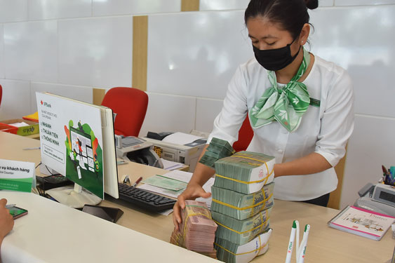 Phải giảm nhanh l&atilde;i suất cho vay
