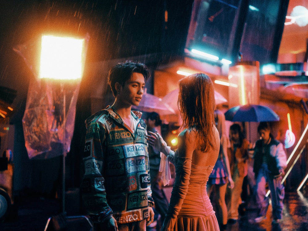 Bước tiến mới trong cách MONO hoài niệm về tình yêu