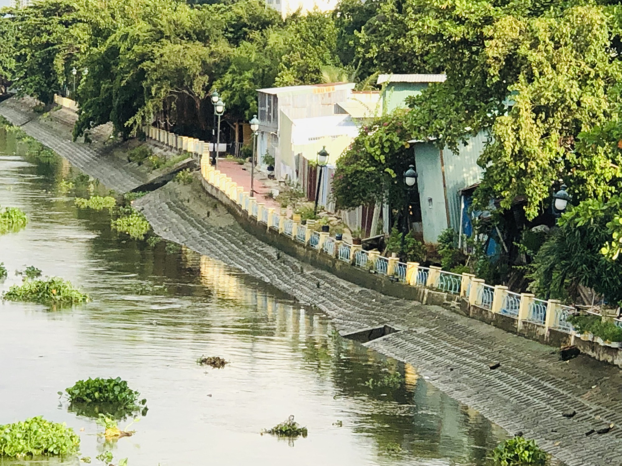 Chấm dứt hợp đồng, phạt nh&agrave; thầu yếu k&eacute;m tại 2 dự &aacute;n k&egrave; k&ecirc;nh Thanh Đa - Ảnh 1.