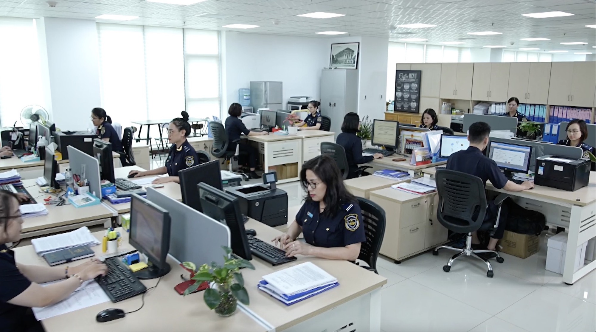 TP HCM đã thu hơn 2.863 tỉ đồng phí hạ tầng cảng biển - Ảnh 1.