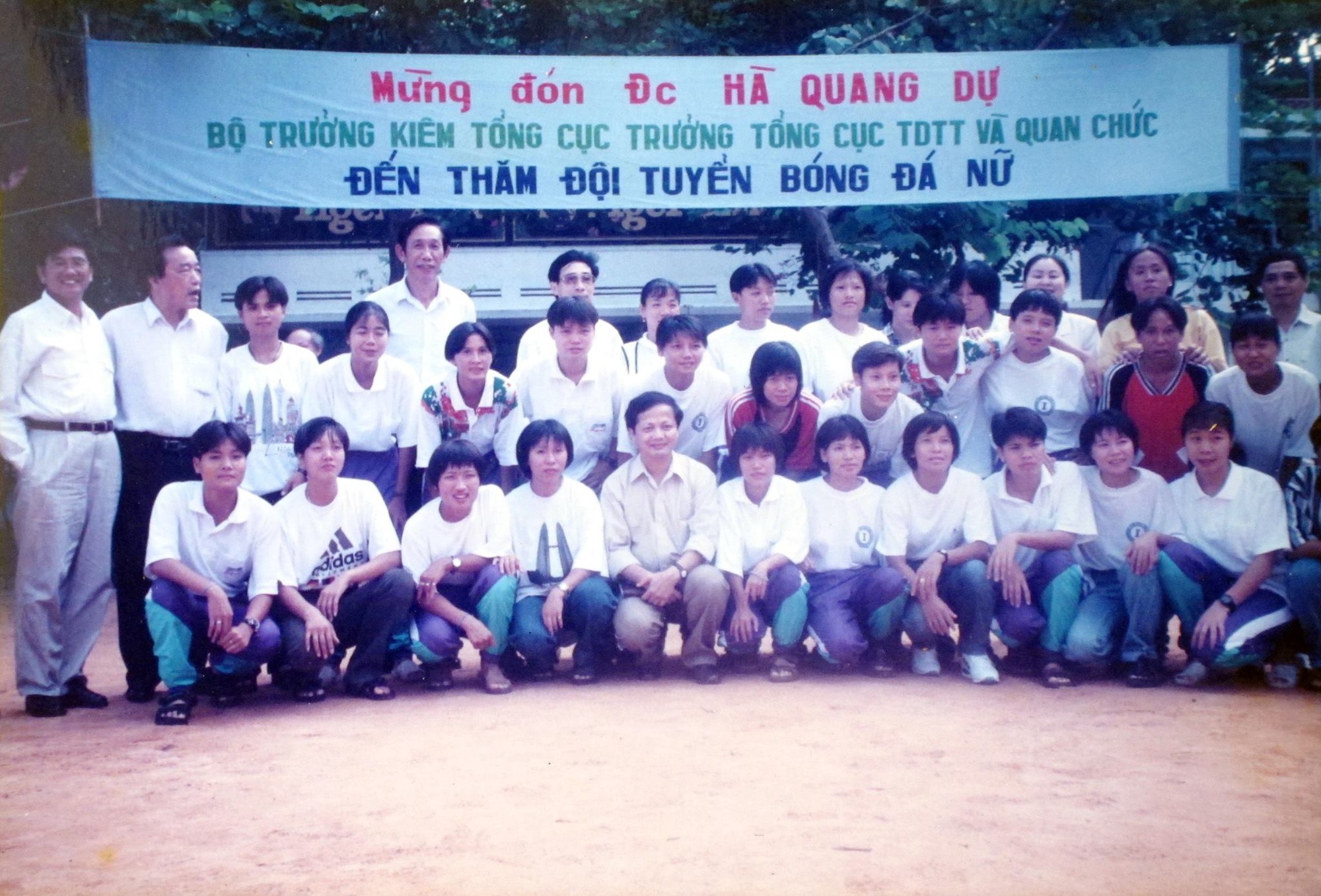 World Cup nữ: Kh&ocirc;ng chỉ l&agrave; tr&ograve; chơi b&oacute;ng đ&aacute; ở Việt Nam - Ảnh 1.