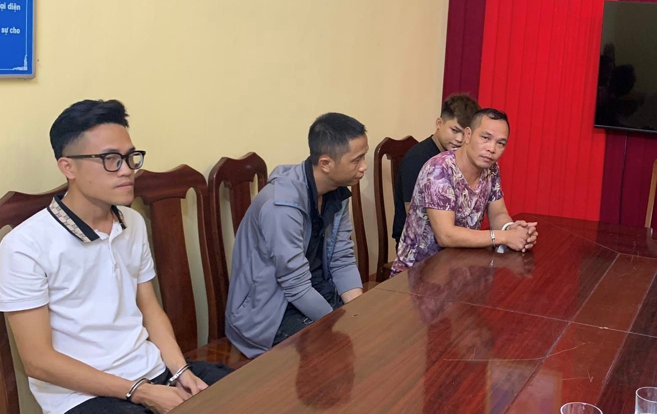 Bị đ&aacute;nh hội đồng v&igrave; m&acirc;u thuẫn l&uacute;c h&aacute;t karaoke tại qu&aacute;n Ruby - Ảnh 1.