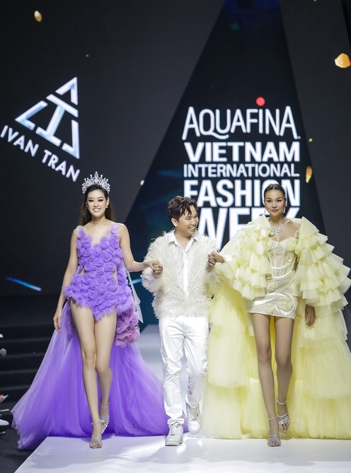 Hoa hậu Khánh Vân, Thanh Hằng khoe chân thon trên sàn diễn - Ảnh 16.