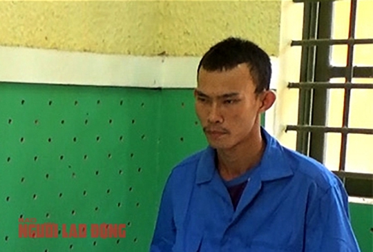 Đồng Tháp: Khởi tố cha dượng đốt con riêng của vợ