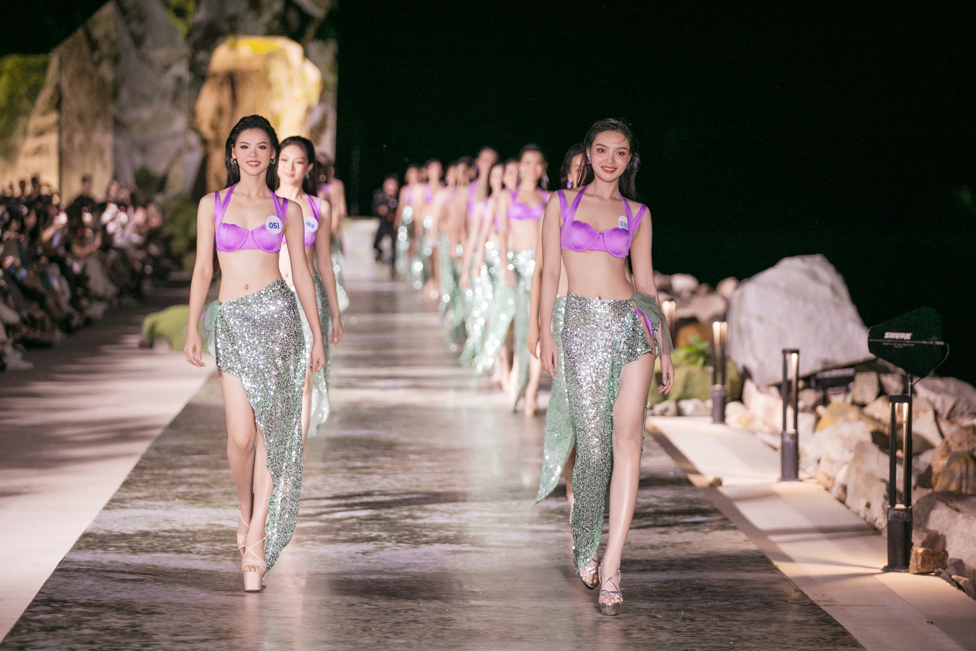 Dàn hoa hậu "đốt mắt" khán giả trong trang phục bikini