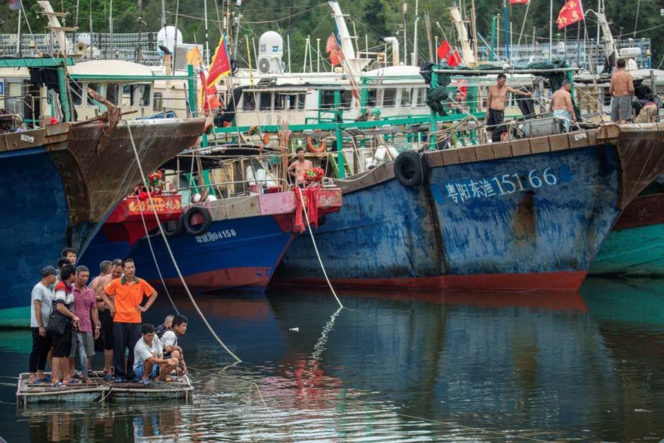 Trung Quốc: Phía Nam hứng bão Talim, Tây Bắc nóng 52,2 độ C - Ảnh 1.